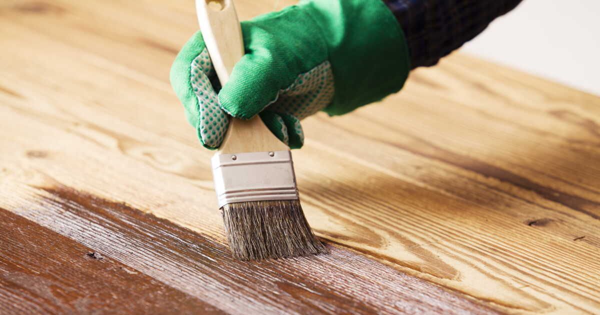 Le pouvoir du brou de noix pour la teinture et l'entretien du bois