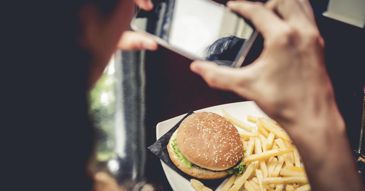 L'impact des photos de junk food sur les choix alimentaires des adolescents