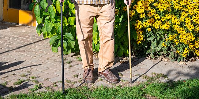 Sécuriser l'extérieur de votre maison : des solutions pratiques pour les seniors