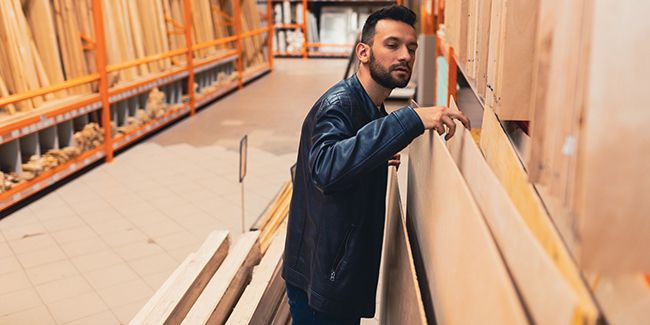 Le contreplaqué : un matériau incontournable pour vos projets de bricolage