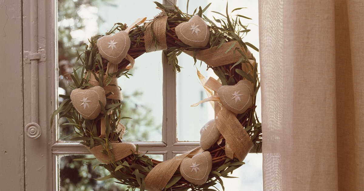 La magie des couronnes brodées