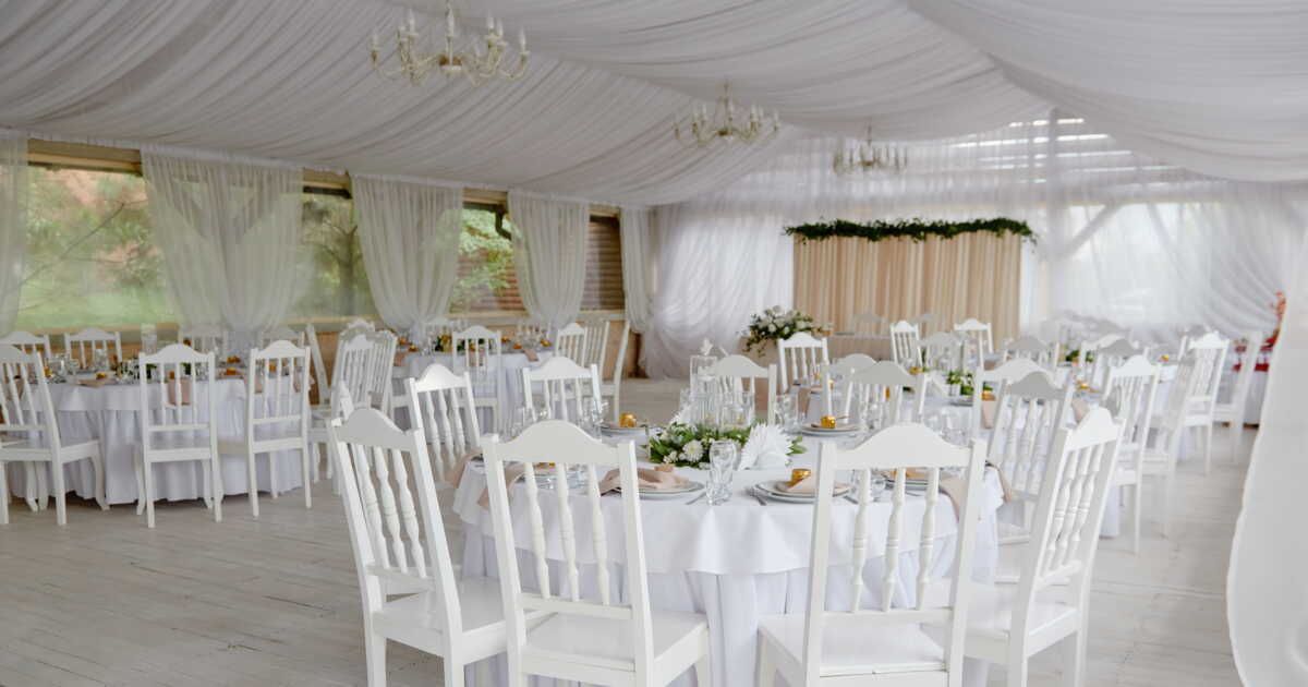 Louer une tente de réception : mode d’emploi