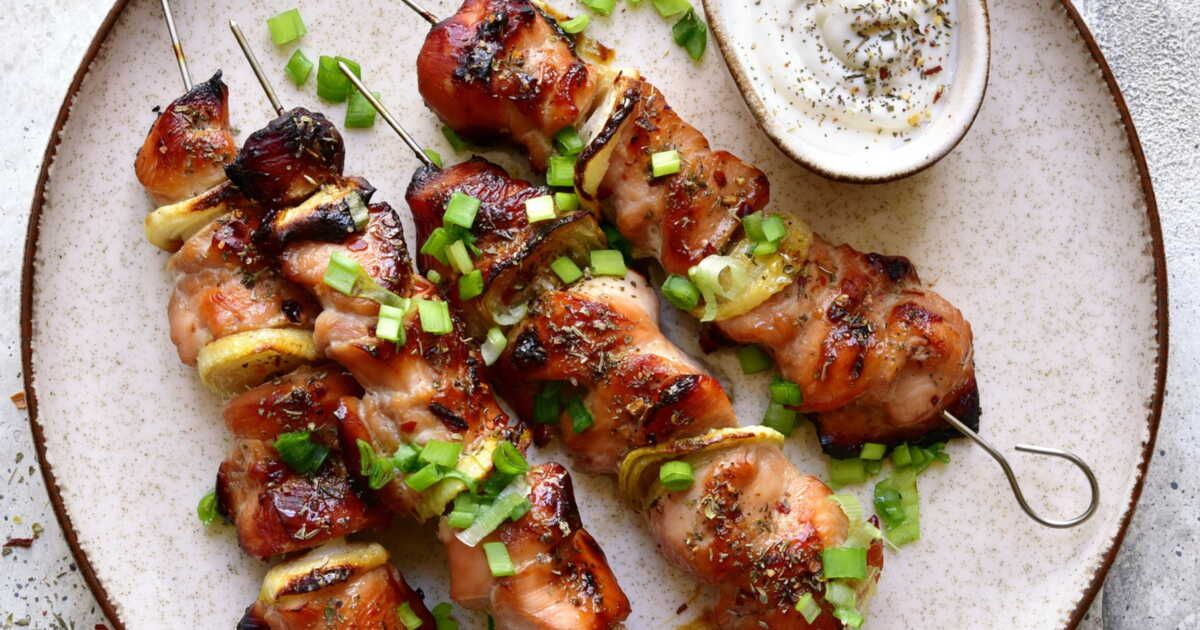 Cyril Lignac dévoile sa recette de brochettes de poulet épicées à ne pas manquer