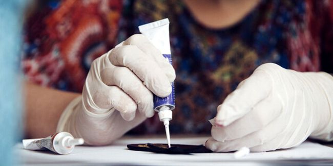 Coller du plastique : choisissez la bonne méthode et colle