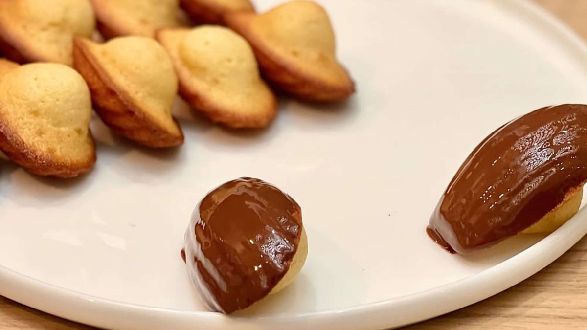 cyril lignac dévoile sa recette irrésistible de madeleines au chocolat