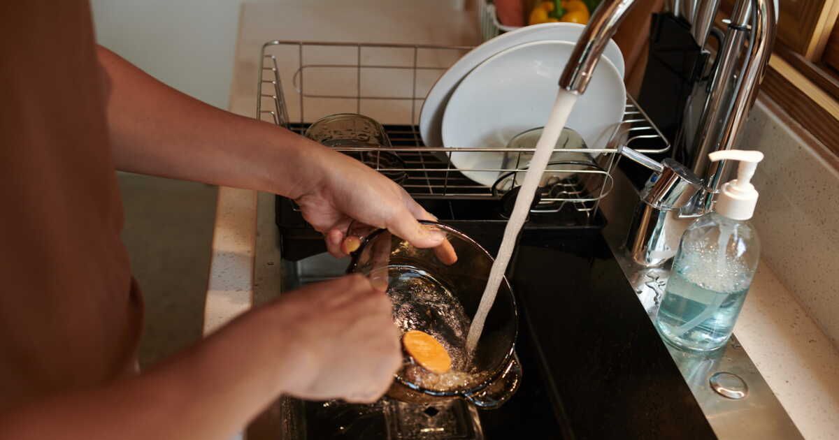 Des taches arc-en-ciel dans vos casseroles ? Voici comment les éliminer
