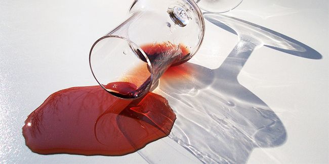 Astuces infaillibles pour éliminer une tache de vin