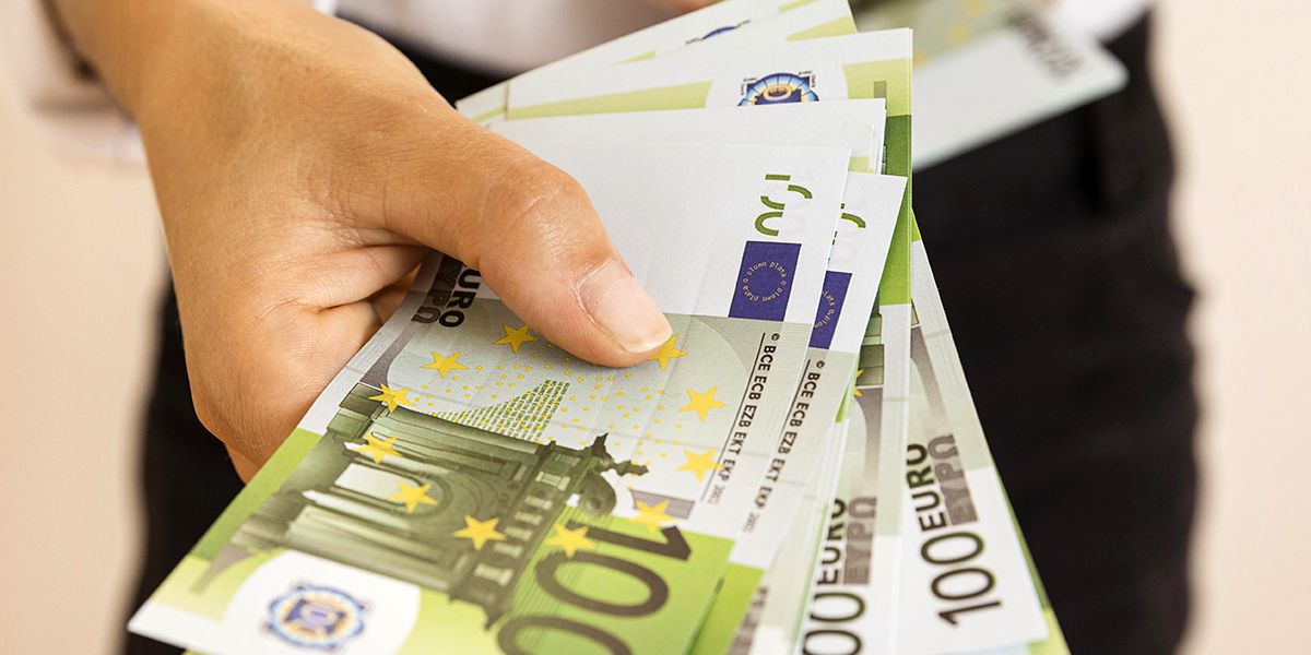 Payer en liquide : entre avantages et contraintes