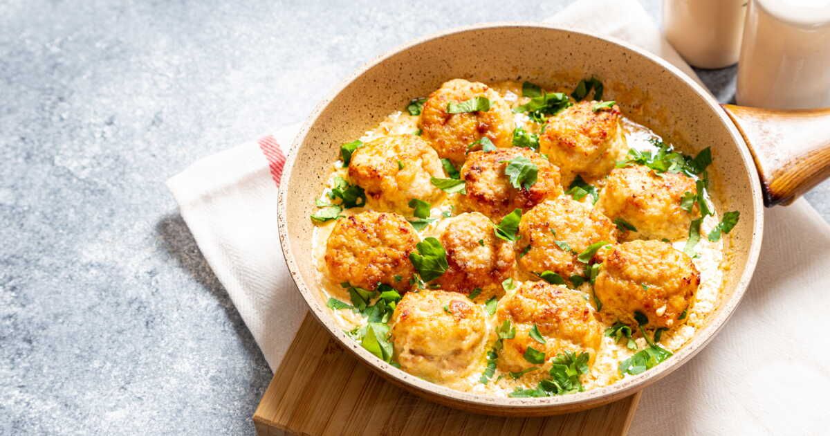 Découvrez la recette incontournable des boulettes de poulet au curry et lait de coco