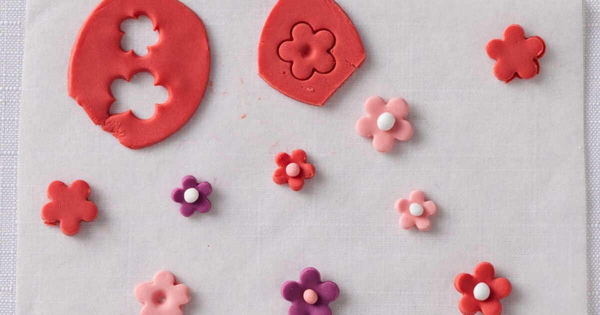 Les secrets pour colorer la pâte à sucre à la perfection