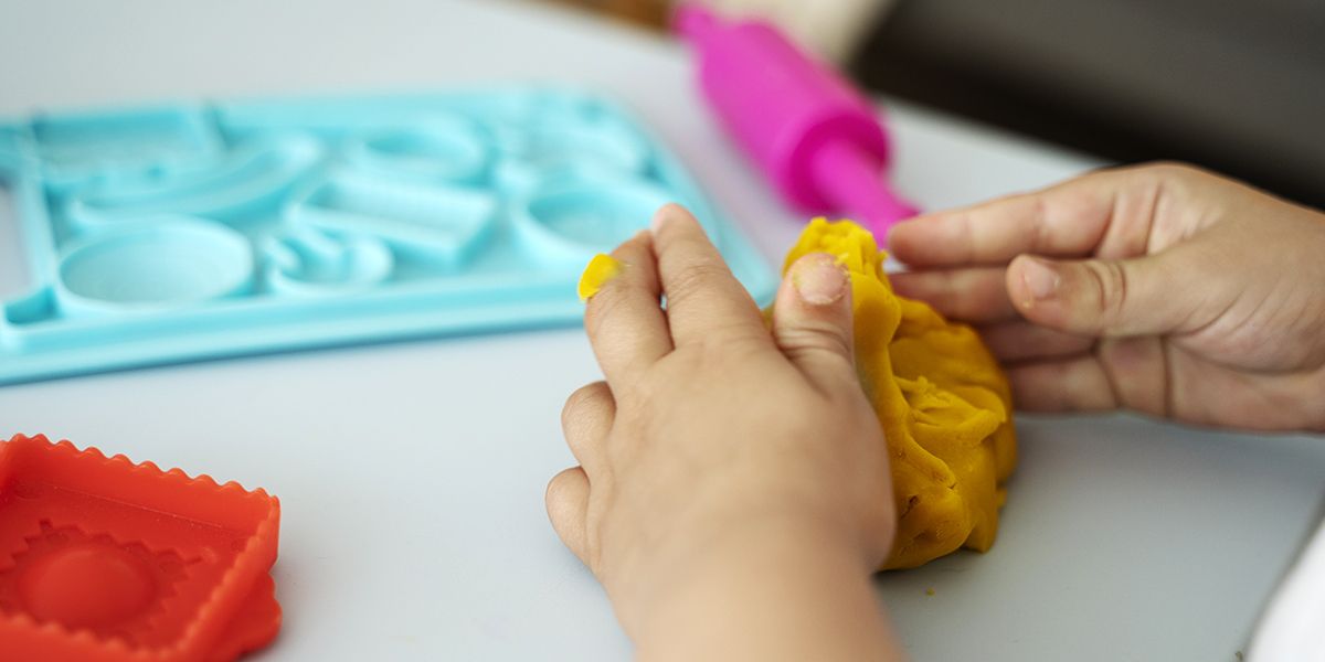 Créer de la pâte à modeler maison : la recette facile et rapide