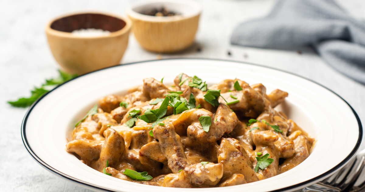 Redécouvrez le sauté de porc à la moutarde, un classique réconfortant