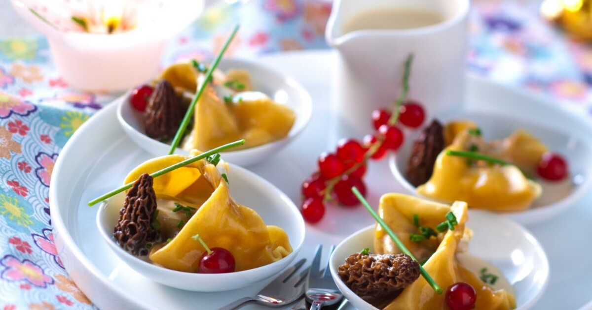 Quand la gastronomie s'invite dans l'assiette : raviolis de morilles à la sauce foie gras