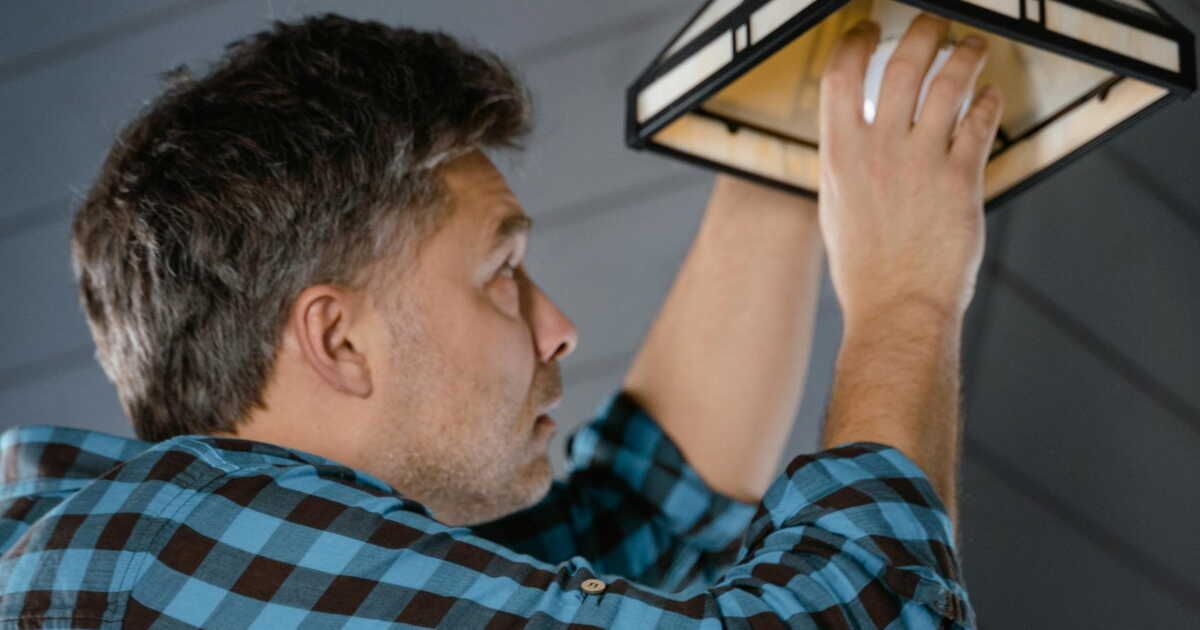 Installer un luminaire sans percer : c'est possible