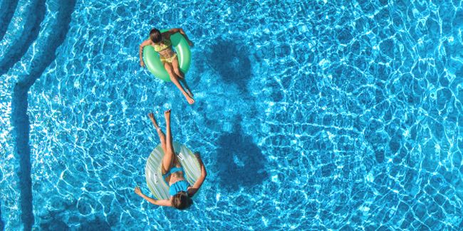 Comprendre la floculation : l'art de clarifier l'eau de votre piscine