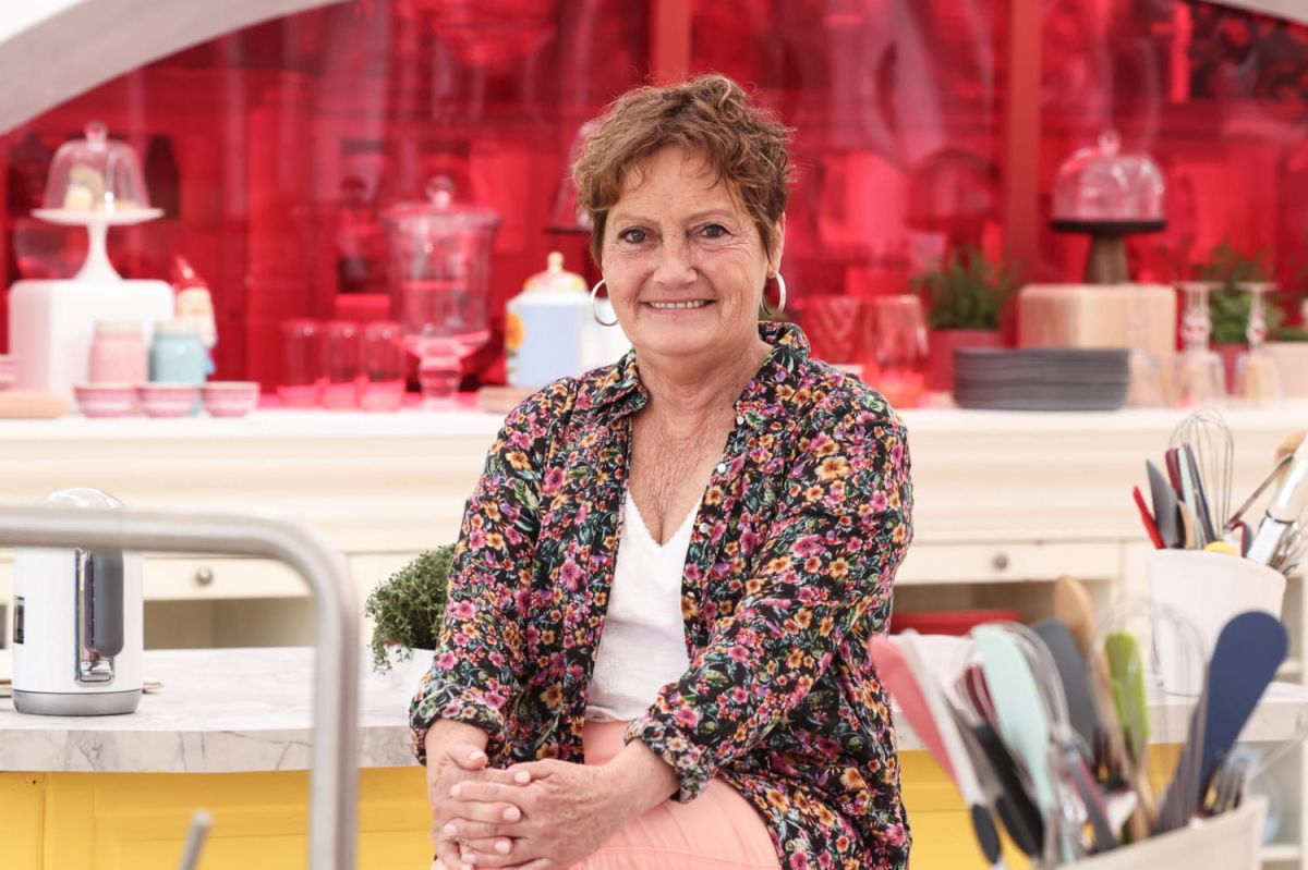 Monique : la doyenne pétillante du Meilleur Pâtissier