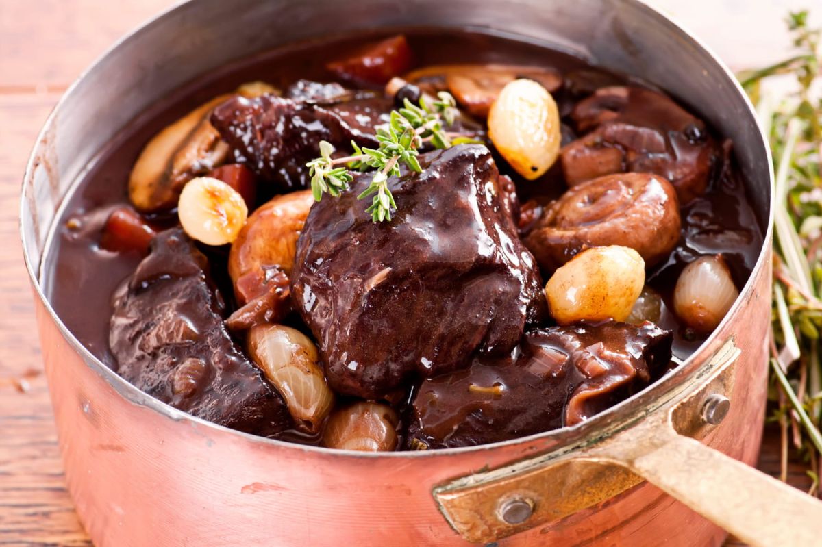 Le boeuf bourguignon de Philippe Etchebest, un incontournable pour vos repas en famille
