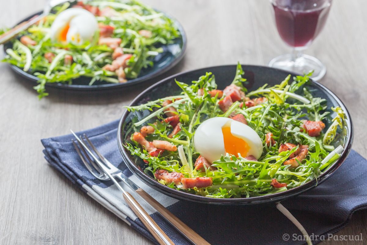 Salade de Pissenlit, Lardons & Oeuf Mollet