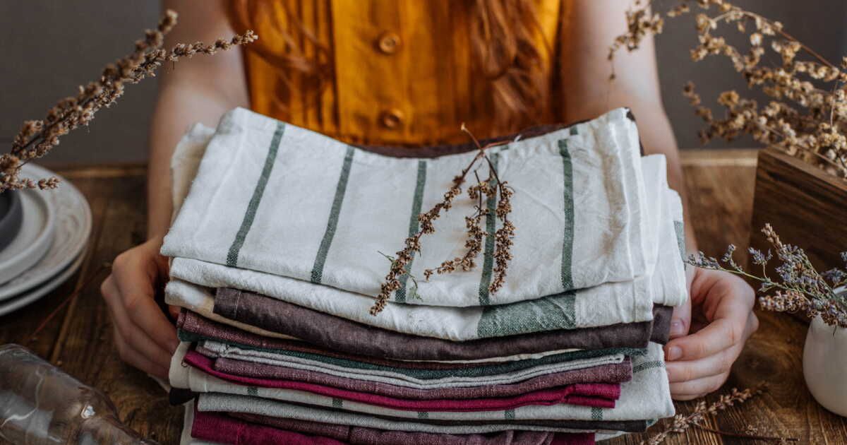 Des astuces pratiques pour le rangement des nappes et serviettes