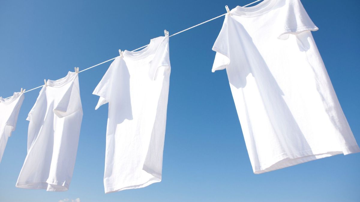 Des tee-shirts blancs éclatants : nos astuces pour contrer l’ombre du gris