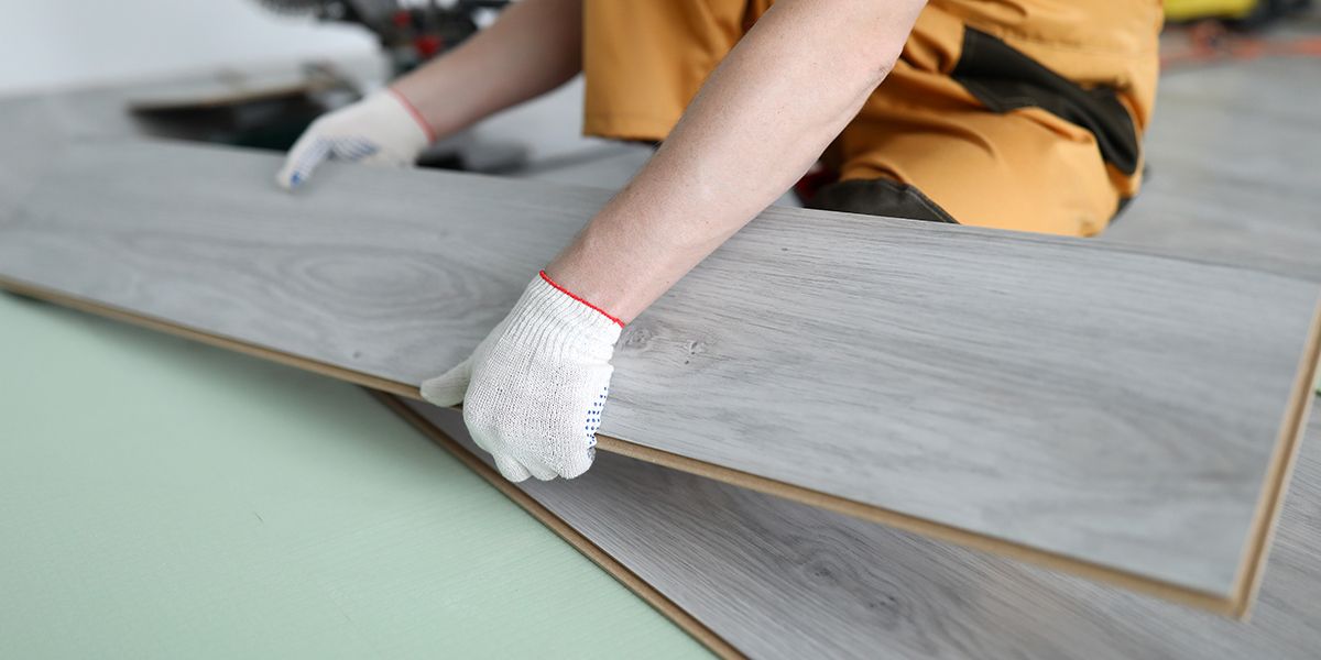 Tout savoir sur le parquet flottant : conseils, choix et budget
