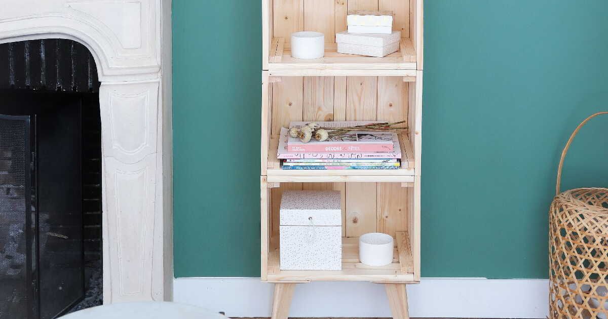 Comment réaliser une étagère tendance avec de simples caisses de bois ?