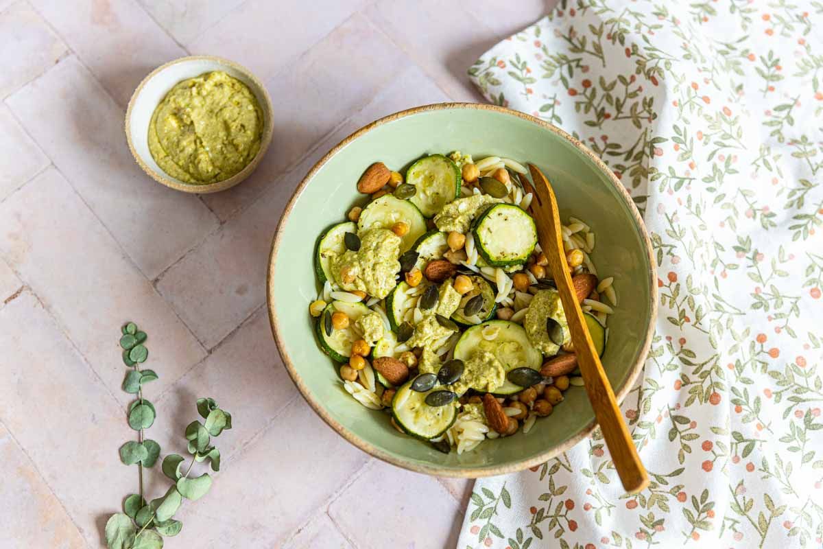 Orzo et courgettes au pesto et feta