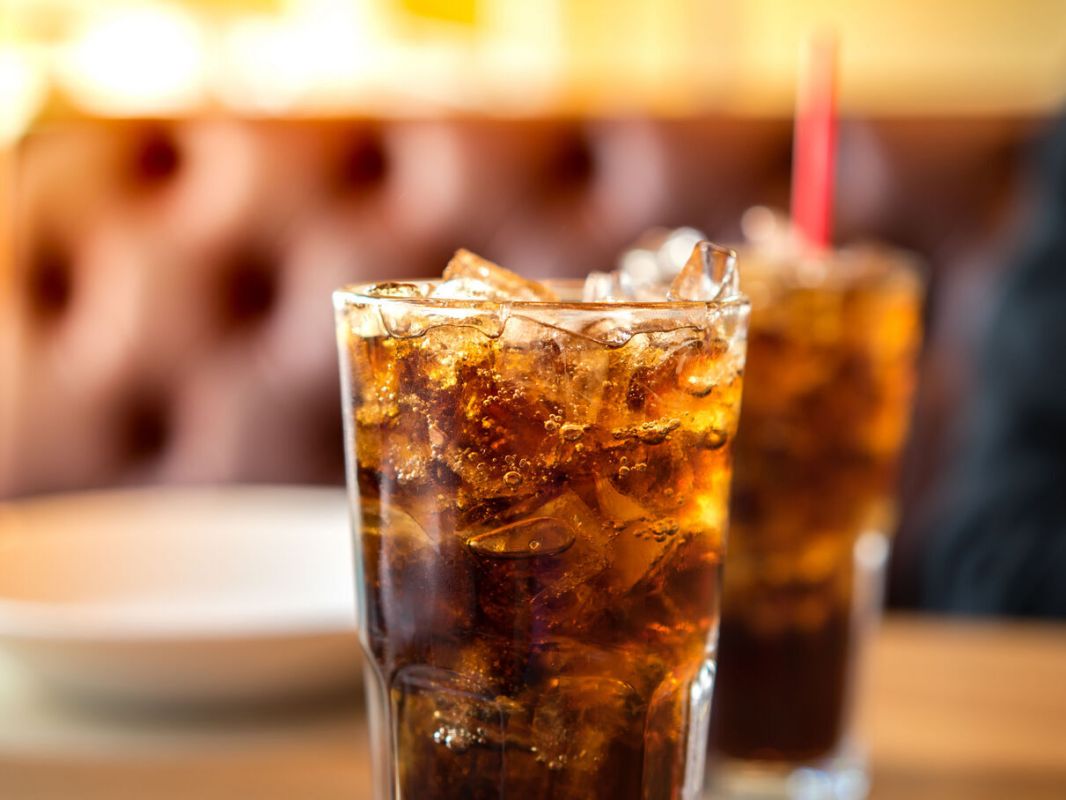 Découvrez le phénomène du dirty soda sur TikTok : savoureux mais dangereux