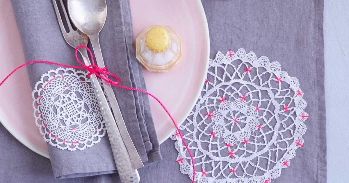 Apportez une touche d'élégance à votre table avec des napperons