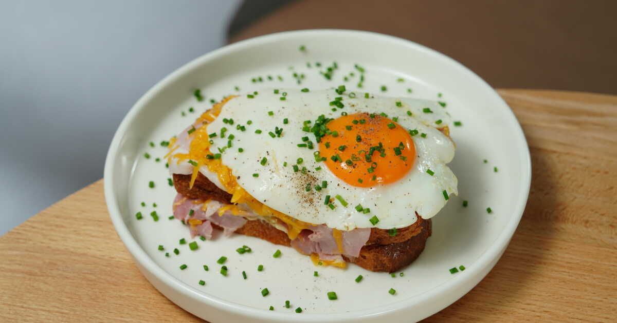 Découvrez le croque-madame aux 4 fromages pour réchauffer vos soirées