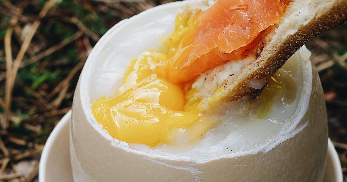 Succombez aux saveurs délicates de l'œuf d'autruche