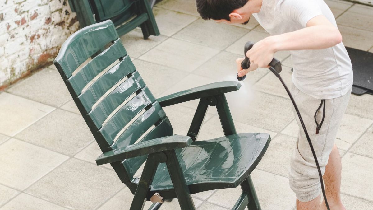 Retrouvez l’éclat de votre salon de jardin en plastique
