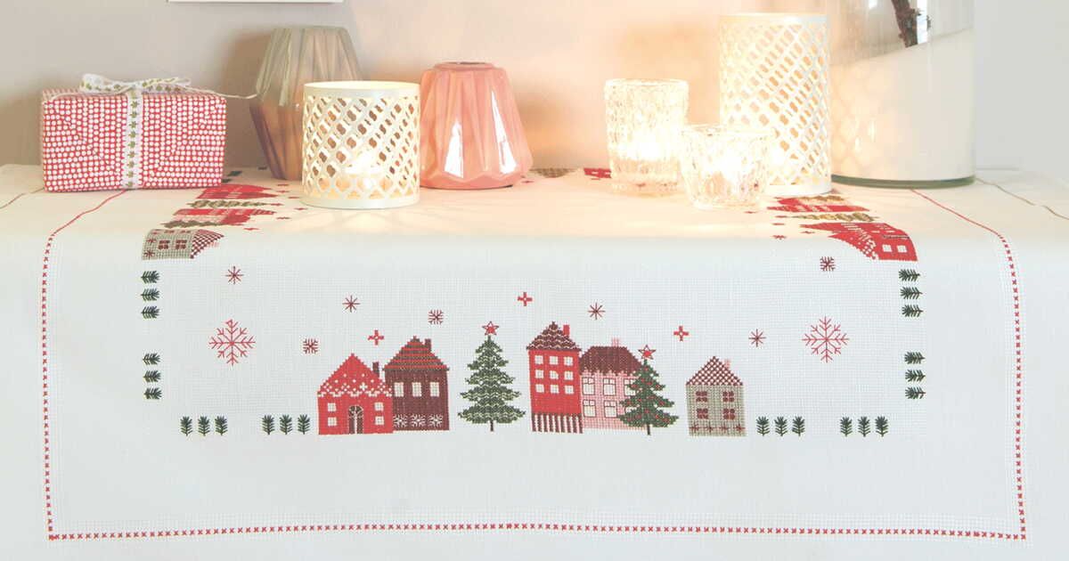 La magie de Noël s'invite à votre table avec une nappe brodée