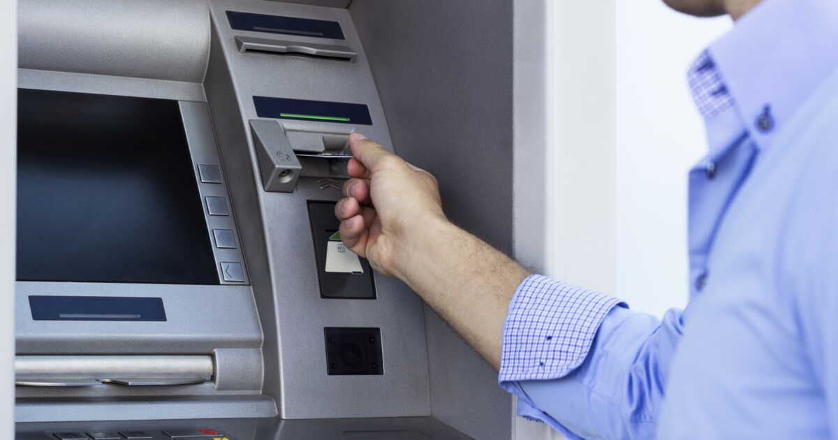 Retirer de l'argent liquide sans carte bancaire : mode d'emploi