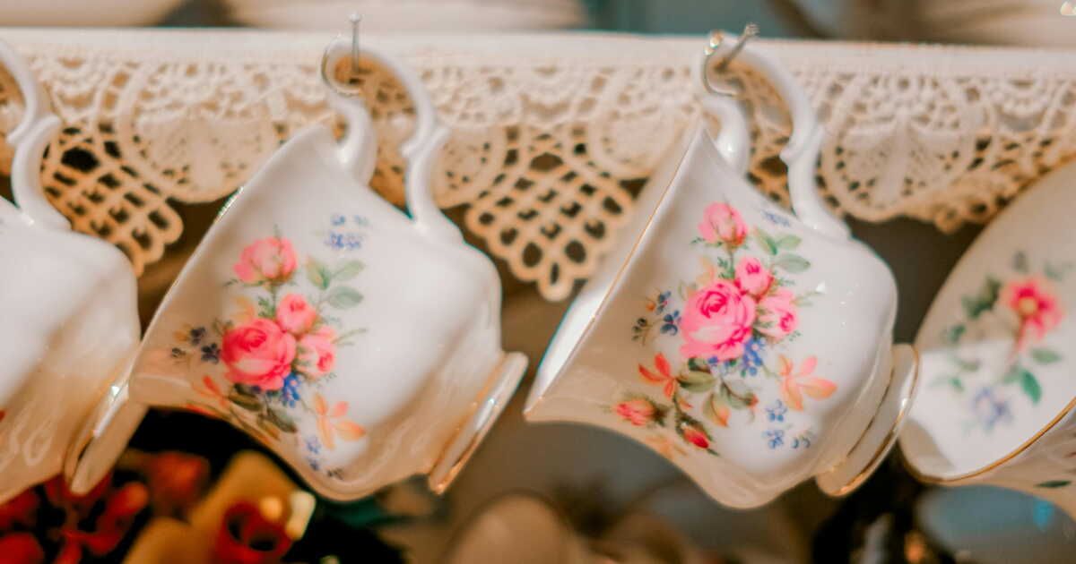 Ne jetez pas votre vaisselle ancienne, votre trésor est peut-être à portée de main !